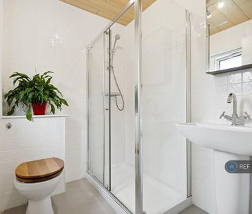 4 bedroom detached house to rent - Photo 4