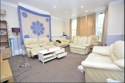 12 Bedroom Student House Properties Hyde Park Leeds - Photo 1