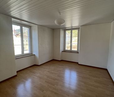 Sonvilier, beautiful 3.5 room apartment on the 2nd floor with moder... - Photo 3