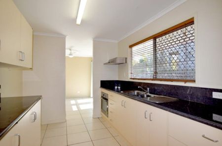 CHARMING 3 BEDROOM HOME WITH OUTDOOR AREA - Photo 4