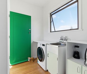 Charming Two Bedroom - Photo 1