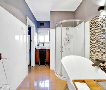 Neat & Comfortable 3-Bedroom Home in Convenient Location - Photo 1