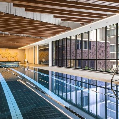 Stylish Fully Furnished 2-Bedroom Apartment with Parking in Wolli Creek - Photo 1