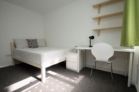 3 bedroom apartment to rent - Photo 4