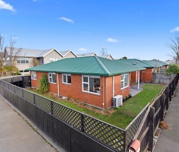 3 Bedroom Warm, Sunny Townhouse - Photo 1