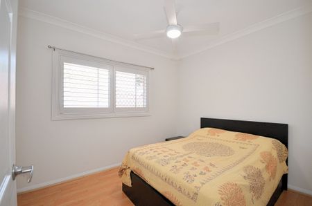 Beautifully Presented Single Level 3 Bedroom Duplex with Ducted Air Conditioning - Photo 4