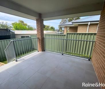 Modern 4-Bedroom Duplex in Convenient Nowra Location - Photo 2