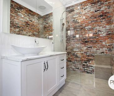 AMAZING LOCATION, STUNNING TOWNHOUSE! - Photo 5