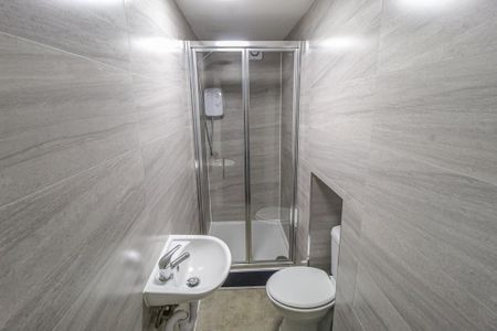 1 bedroom in a house share to rent - Photo 4