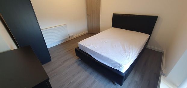 7 bedroom terraced house to rent - Photo 1