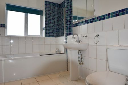 12a The Wheatbutts, Eton Wick, Windsor,SL4 - Photo 5