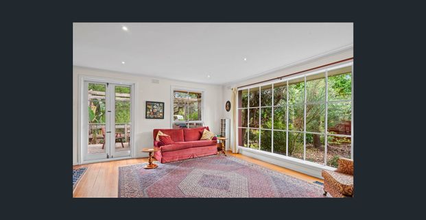 Family Home in Prized Location! - Photo 1