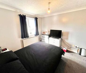 Sunbury Court, Shoeburyness, Southend-on-sea, Essex, SS3 - Photo 5