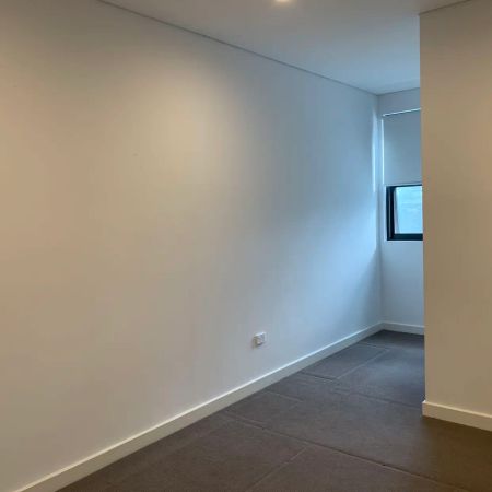 2 Bedrooms 2 Bathrooms With A Study Nook nearly NEW Apartment *The entrance is on Chelmsford Ave* - Photo 5