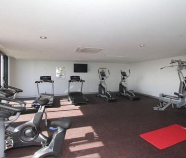 Stylish 1 Bedroom, 1 Bathroom Furnished Apartment – Prime City Loca... - Photo 3