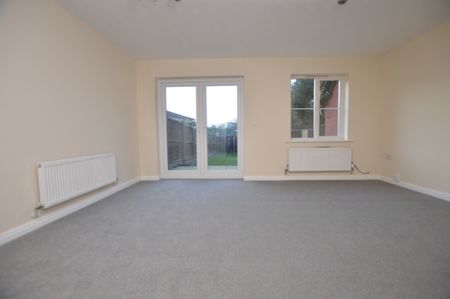 3 Bedroom Semi-Detached House - Photo 3