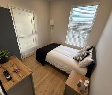 1 bedroom in a house share to rent - Photo 3