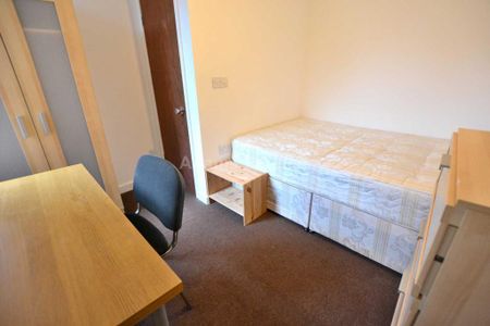 6 bedroom terraced house to rent - Photo 3