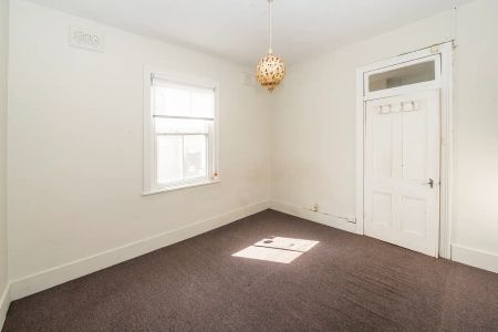 “ART DECO TWO BEDROOM APARTMENT” - Photo 2