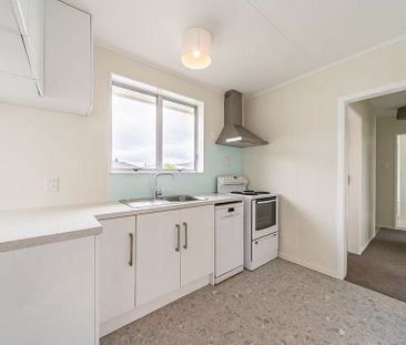 Charming 2BR Unit in Wainuiomata - Photo 4