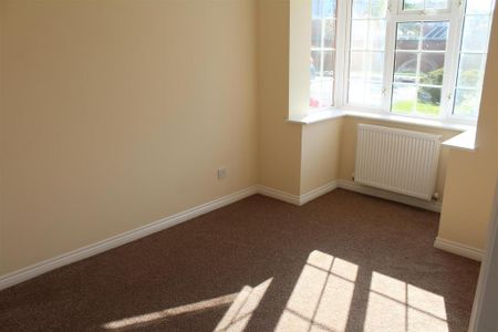4 bedroom detached house to rent - Photo 2