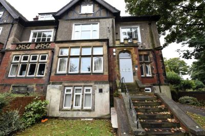 4 bedroom Flat in Wood Lane, Leeds - Photo 4