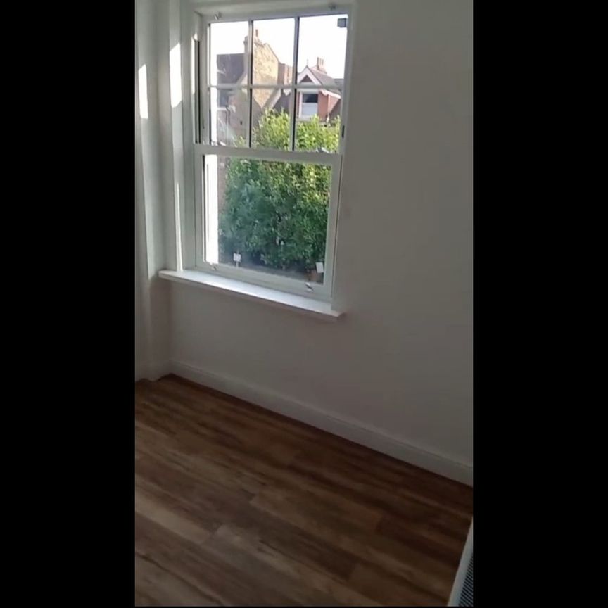1 Bed Flat, Clairmont Gardens, TW6 - Photo 1