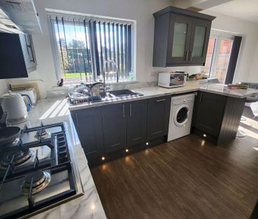 3 bedroom semi-detached house to rent - Photo 1
