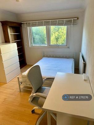 1 bedroom in a flat share to rent - Photo 1