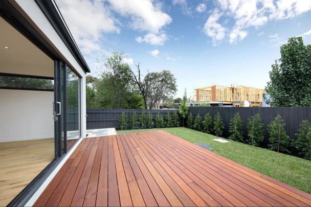 Luxury Family Living in the Heart of Bentleigh East - Photo 1