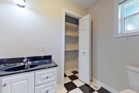 For Lease - 52 Pine Post Road Unit# Main, Georgina, Ontario - Photo 4