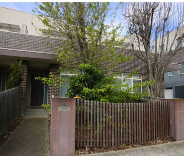Modern 2-bedroom double storey townhouse in great location. - Photo 5
