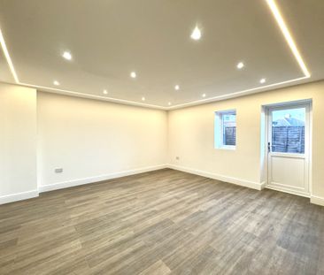 528 Greenford Road, Middlesex, UB6 - Photo 2