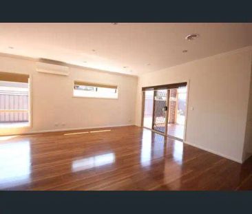 “4 bedroom Modern Family Living in Craigieburn's Best Pocket ✨” - Photo 6