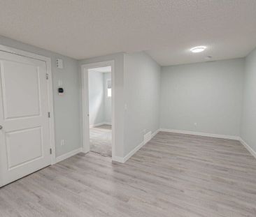 Edmonton Furnished house Rental in Heritage Valley - 1451 Cherniak ... - Photo 5