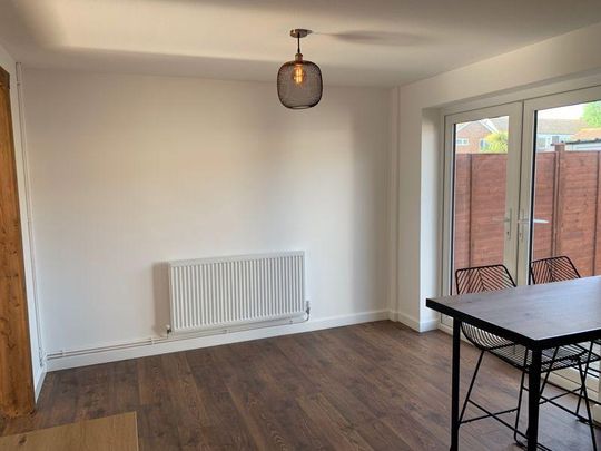 3 bedroom semi-detached house to rent - Photo 1