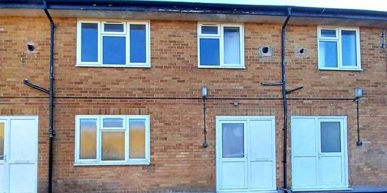 High Street, Witney, Oxfordshire, OX28 - Photo 3