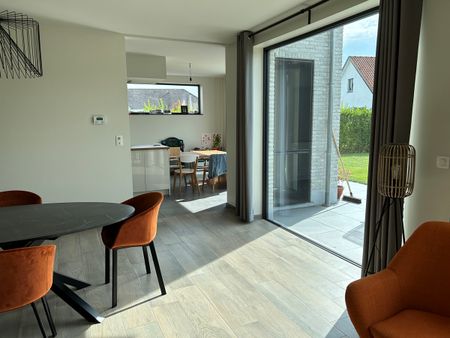 Gezellige vrijstaande woning met grote tuin - Photo 3