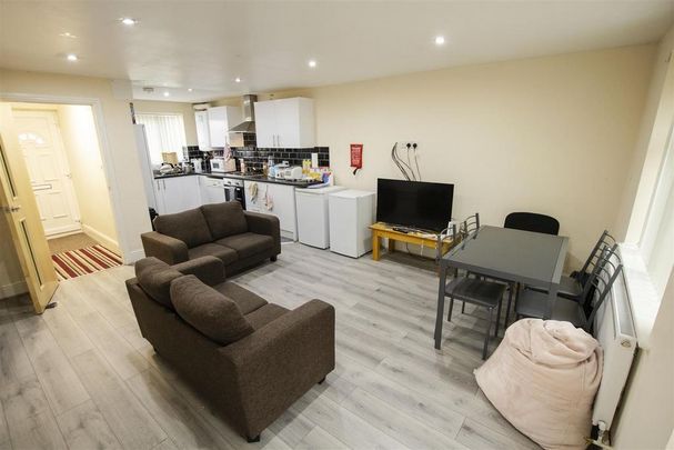 4 bedroom house to rent - Photo 1