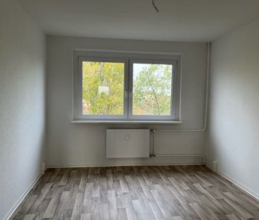 Sanierte 3 Raum-Wohnung mit Balkon und Badewanne - Photo 3