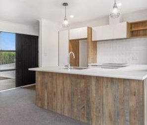 Modern 2 Bedroom house in Huntington - Photo 2