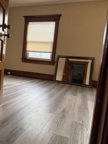 For Lease - 20 Thomas Street, St. Catharines, Ontario - Photo 2