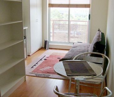 Stylish Studio Opposite Crown – Fully Furnished & Ready to Move In! - Photo 3
