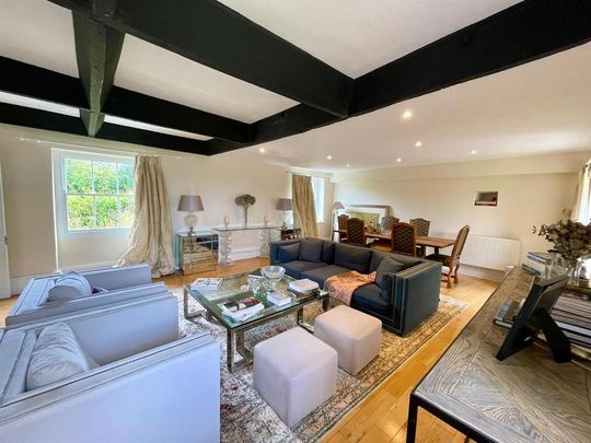 5 bedroom detached house to rent - Photo 1