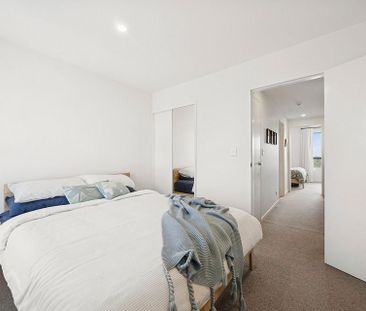 Stunning Views, Modern Townhouse Living - Photo 6