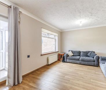 3 bedroom end of terrace house to rent - Photo 1