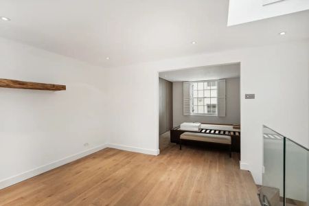 1 bedroom house in London - Photo 3