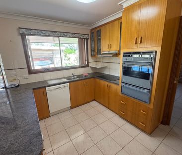 3 BEDROOM HOME + STUDY! - Photo 5