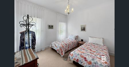 Charming French Cottage-Inspired Home with Beautiful Gardens- Fully Furnished & Includes Gardener - Photo 5