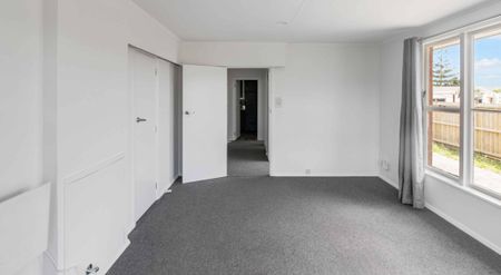 Sunny brick home in a super convenient location! - Photo 4